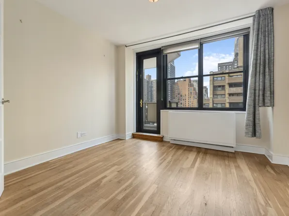 301 East 87th Street 17D image 3 of 22