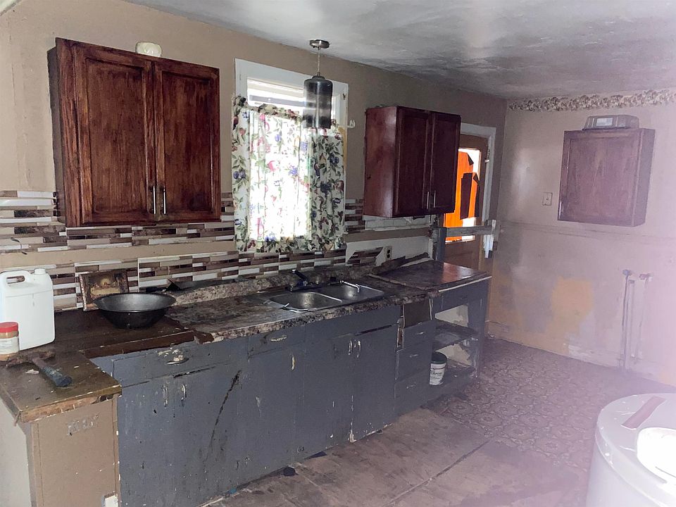 2nd image of 1870 James Rd
