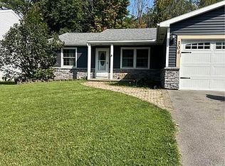 304 Applewood Ln, Hilton, NY 14468
