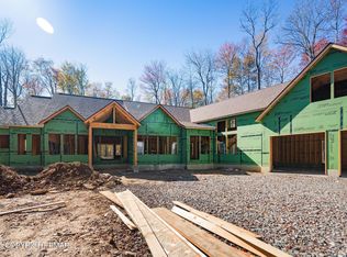 105 Boones Trl, Pocono Pines, PA 18350