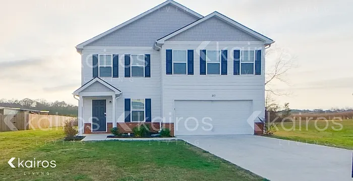 4 bed, 2.5 bath, 2405 sqft, $2,295 — Photo 1