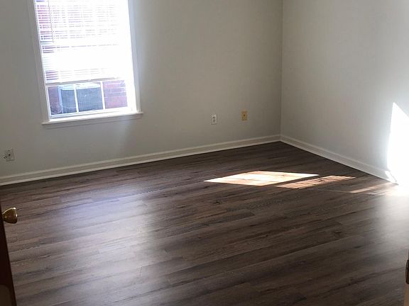 4th image of 1817 S Tallowood Dr