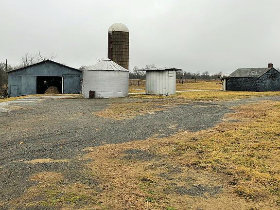3rd image of 1559 Highway 421 N