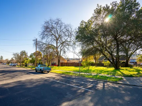 209 E 1st Street, Cloverdale, CA 95425