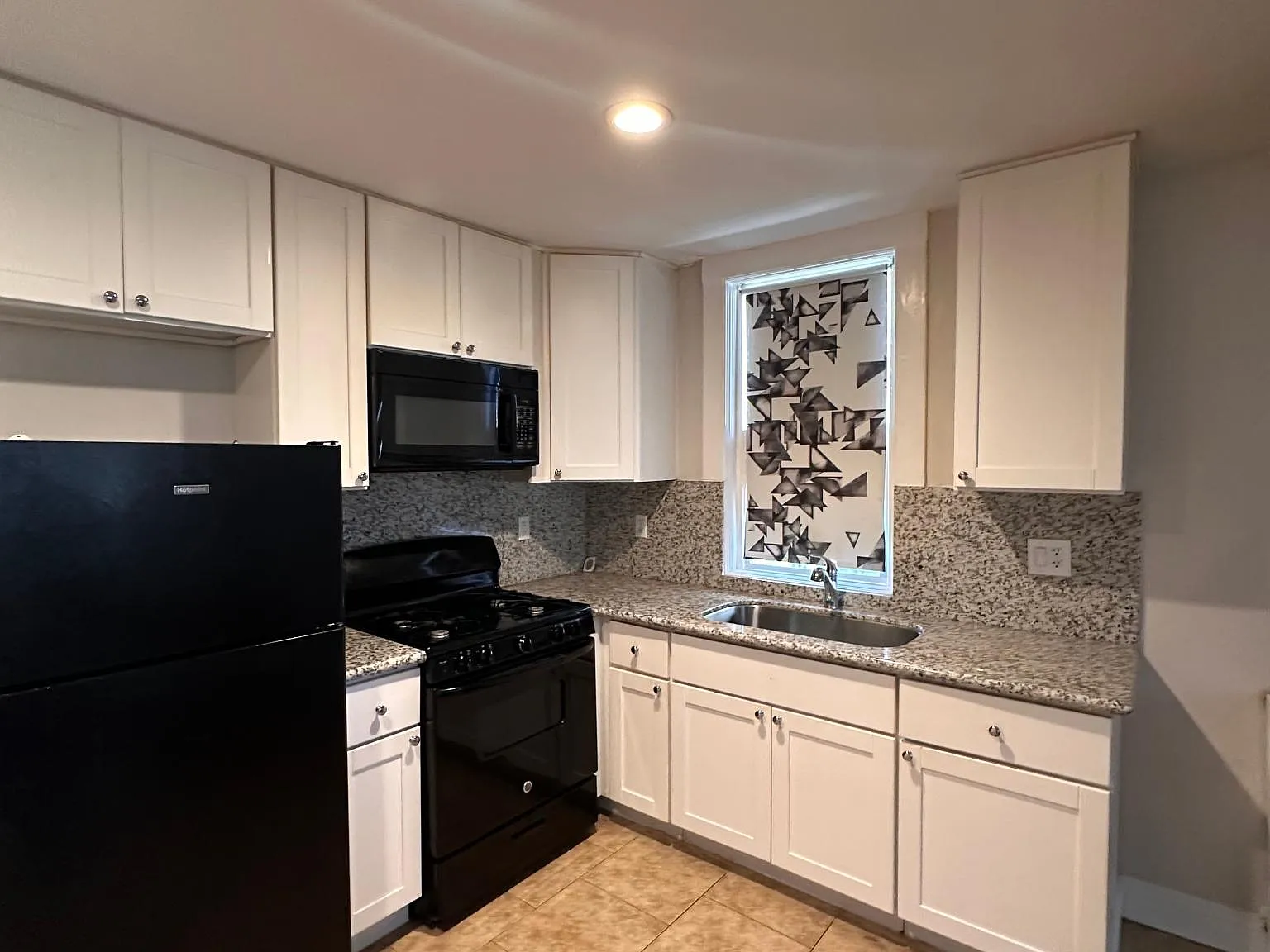 2 bed, 800 sqft, $1,650 — Photo 1