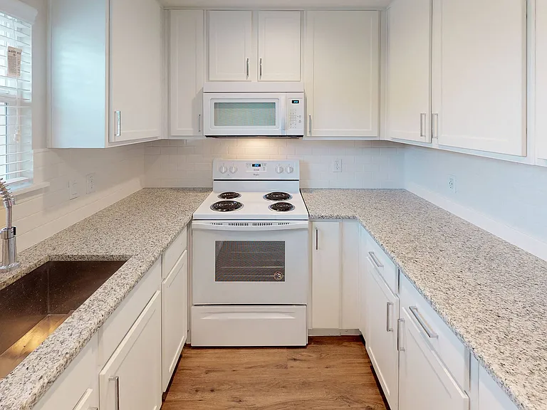 Treemont Apartments — Photo 12