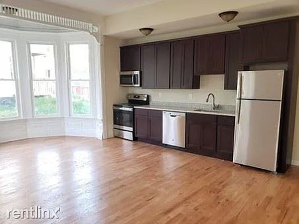 60 High St #2A, Bristol, CT 06010
