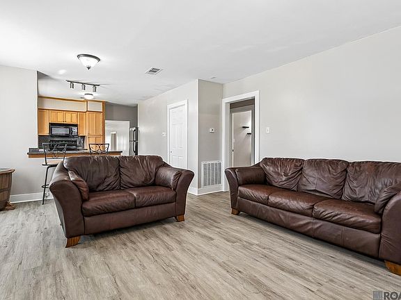 3rd image of 215 8th Street Dr