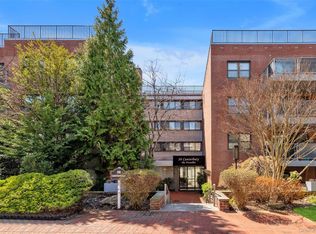 20 Canterbury Rd #2C, Great Neck, NY 11021