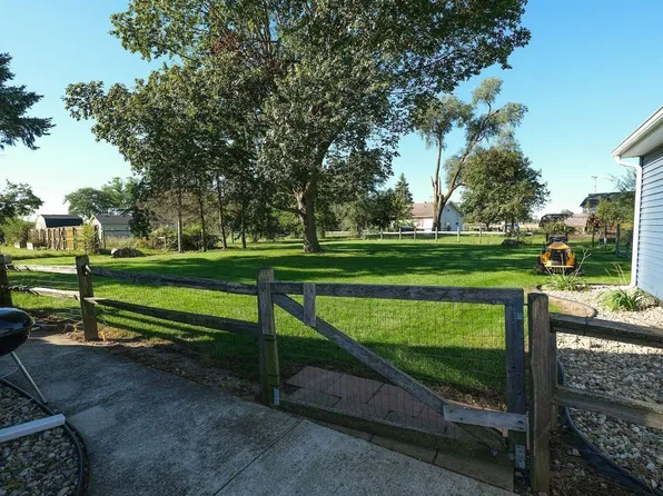 68958 Claire St, Edwardsburg, MI 49112