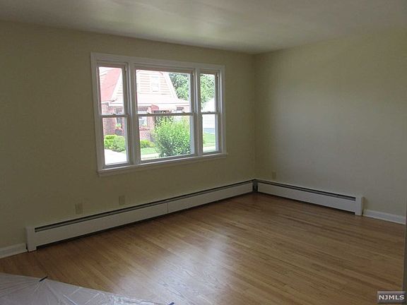 5th image of 51 Stover Ave