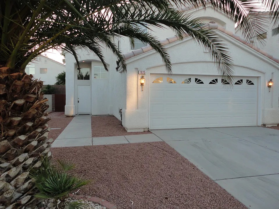 1825 Villa Vista Way