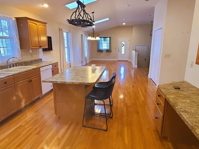 605 Benjamin Ct — Photo 8