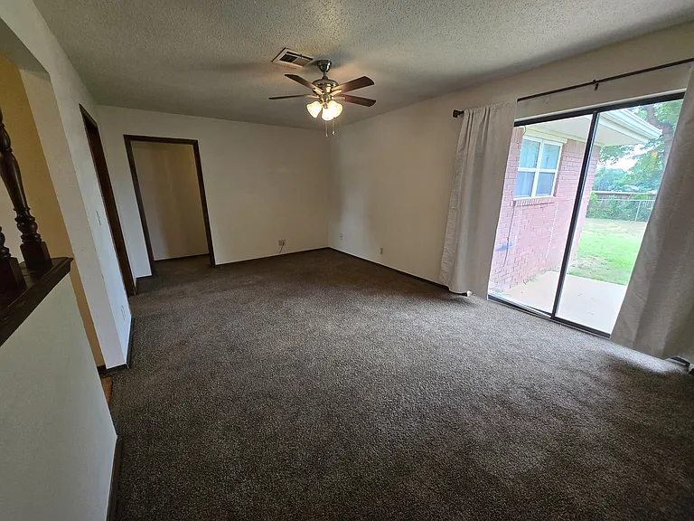 Crest Dr — Photo 2