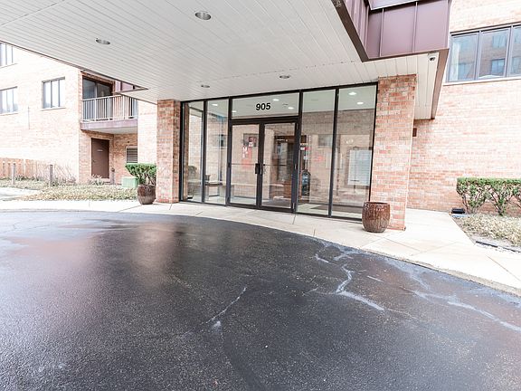2nd image of 905 Center St Unit 208