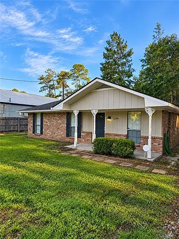 3 bed, 2.0 bath, 1109 sqft, $1,800 — Photo 2