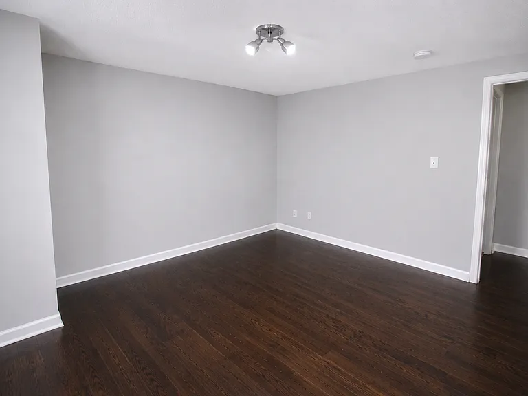 501 Franklin Blvd — Photo 8