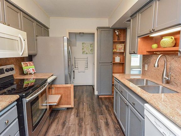 2nd image of 10338 Briar Forest Dr #29/7