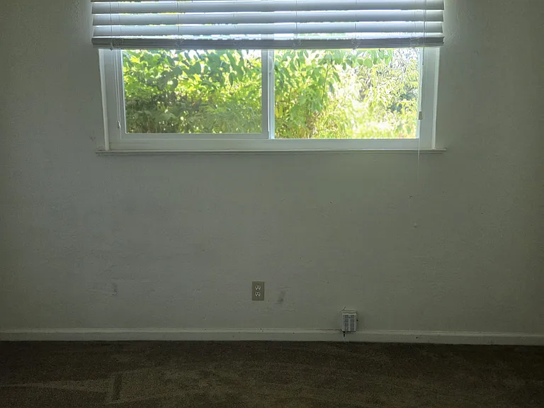 2420 E Pontiac Way — Photo 33