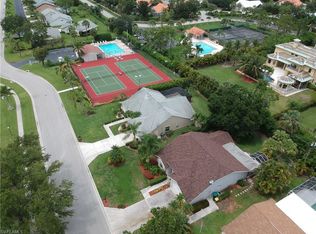 10271 Regent Cir, Naples, FL 34109