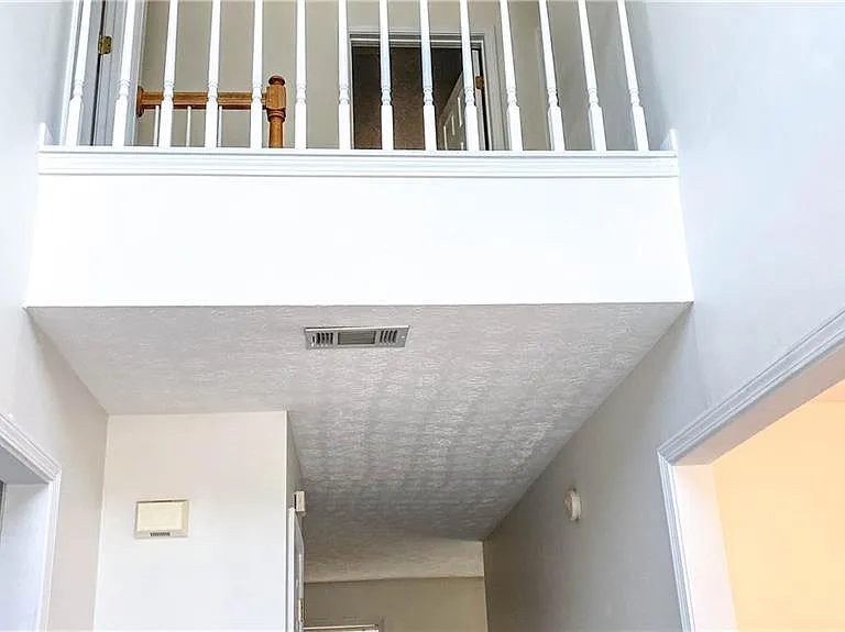 570 Sterling Pointe Ct — Photo 4
