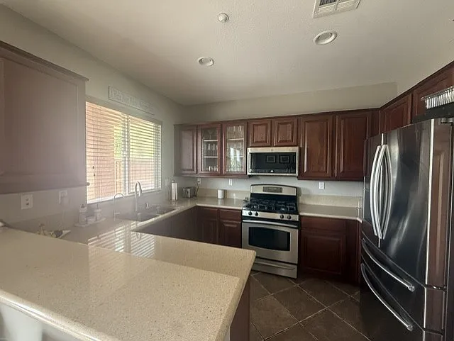1460 Clearview Way — Photo 3
