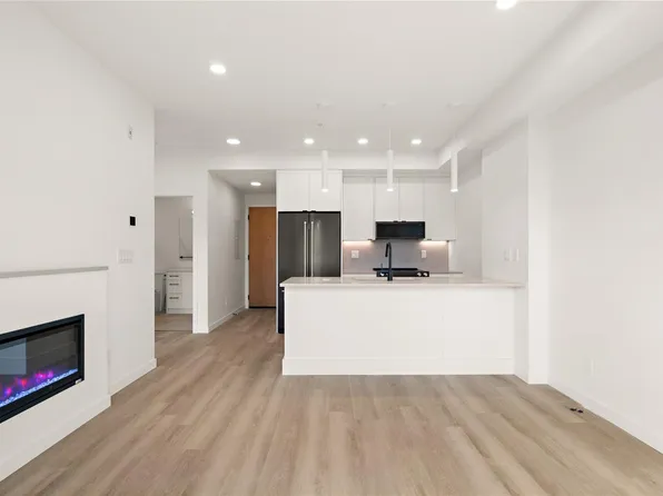 1102 Esquimalt Rd #309, Esquimalt, BC V9A 3N3