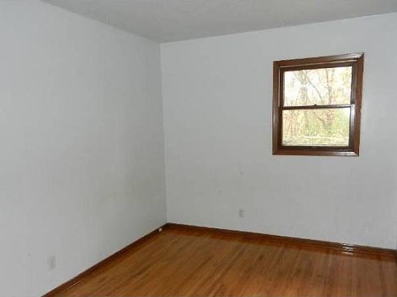 5th image of 494 Wheelock Pkwy E