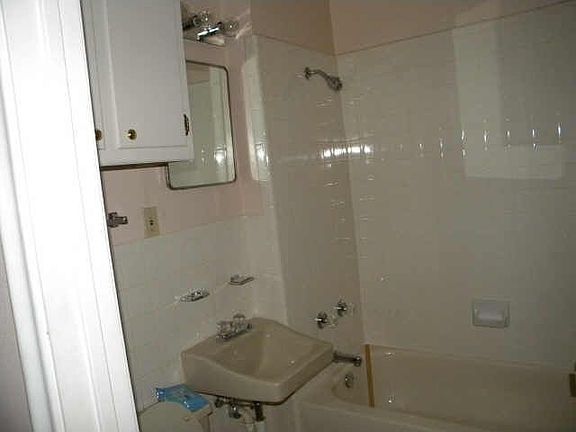 4th image of 1909 Skylark Dr