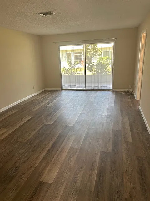 2 bed, 950 sqft, $1,625 — Photo 2