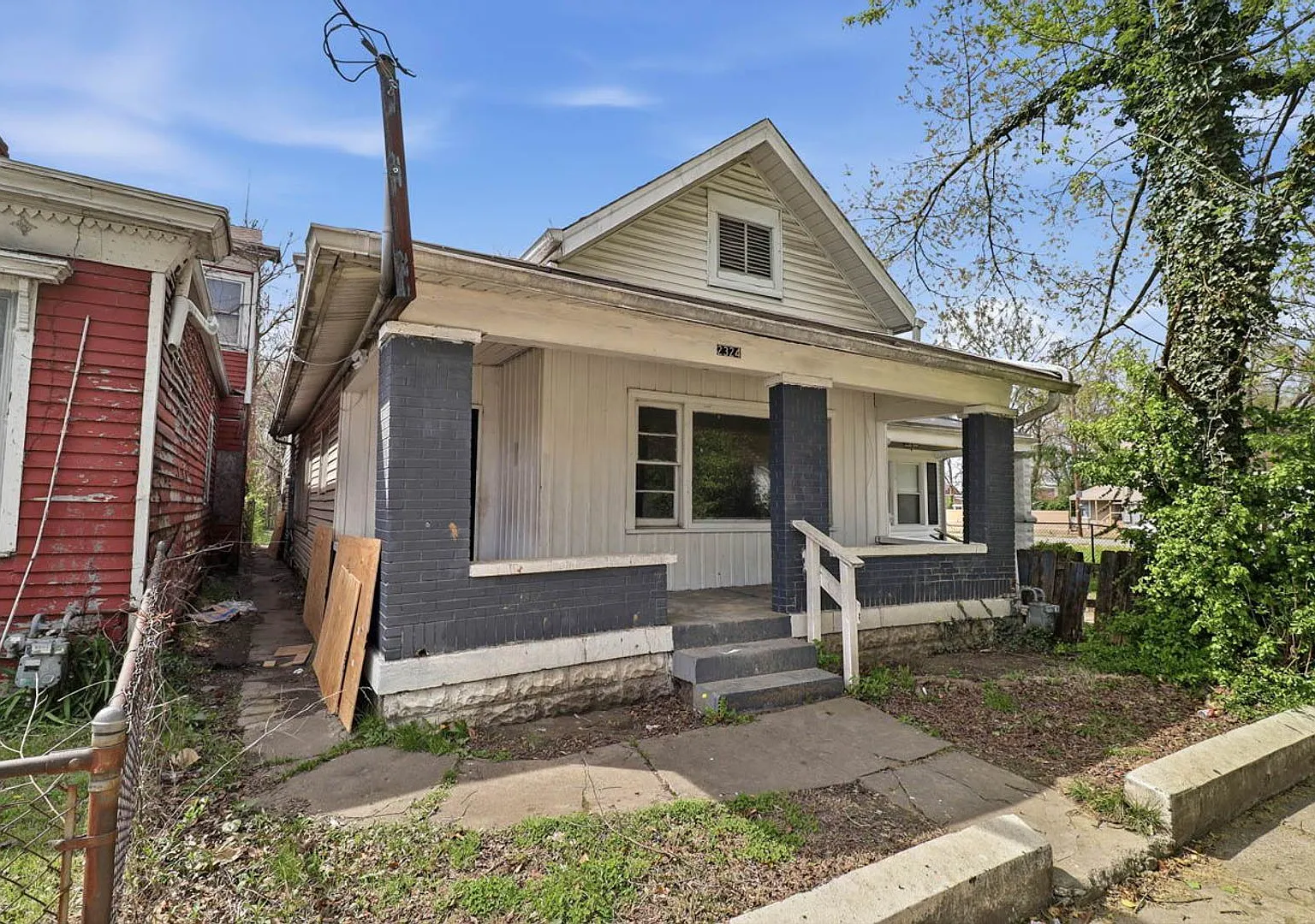 Freshly Renovated 4 Bedroom Home — Photo 2