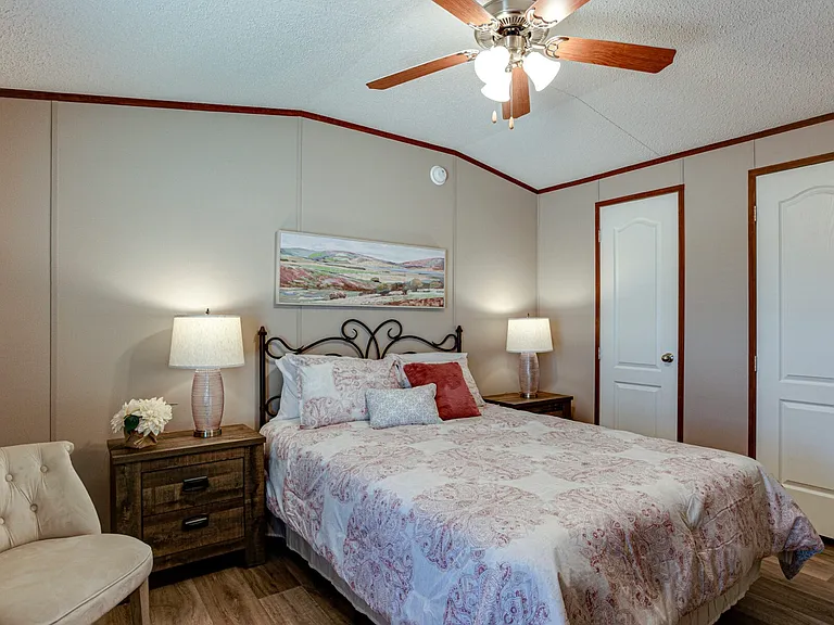 303 Everett Pl — Photo 3