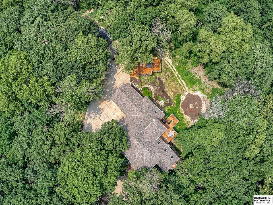 1st image of 9040 Raven Dr