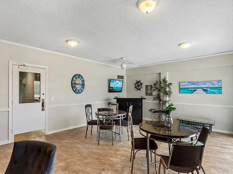 4049 Ocean Dr #204 — Photo 21