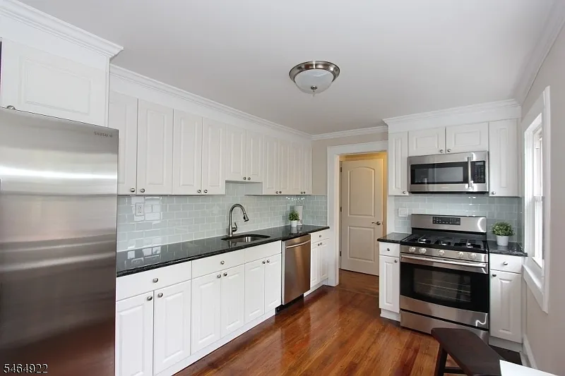 2 bed, 1.0 bath, $2,500 — Photo 3