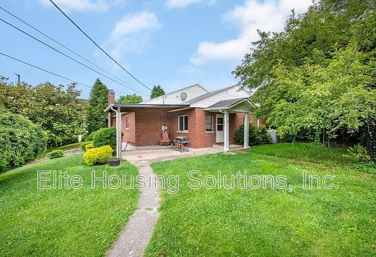 290 W Ridge St — Photo 1