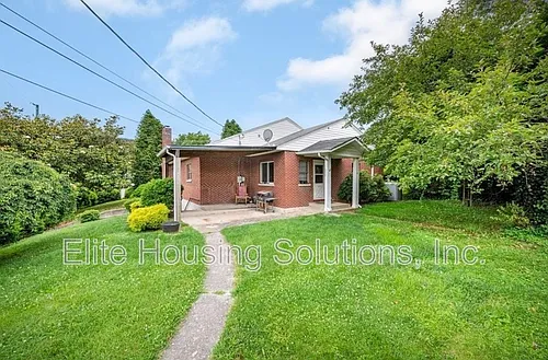 290 W Ridge St Photo 1