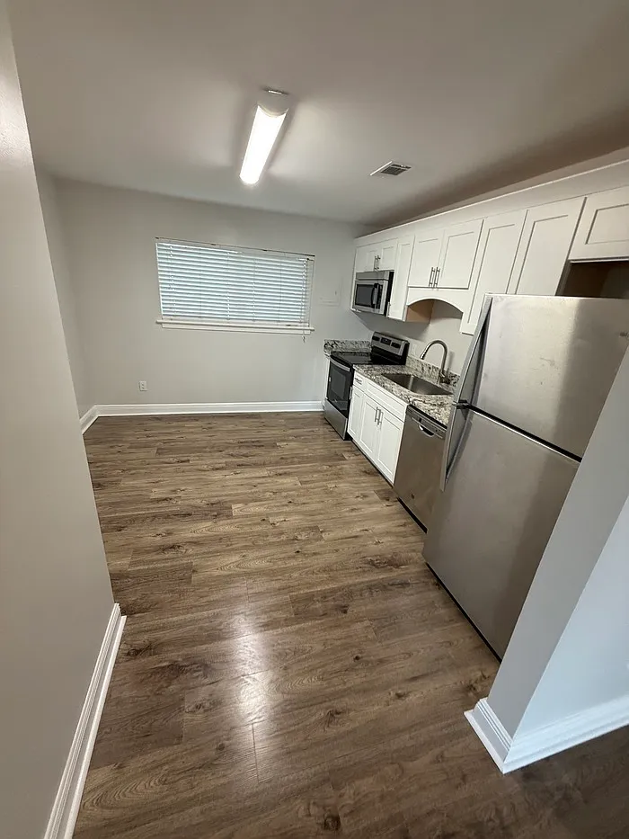 2 bed, 1.0 bath, $1,025 — Photo 4