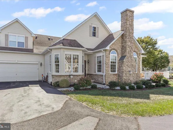 1072 Bordeaux Ln, Pennsburg, PA 18073