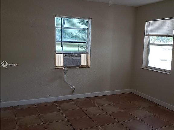5th image of 118 NW 8th Ave #B