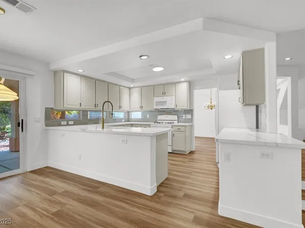 9824 Babys Breath Ct, Las Vegas, NV 89183
