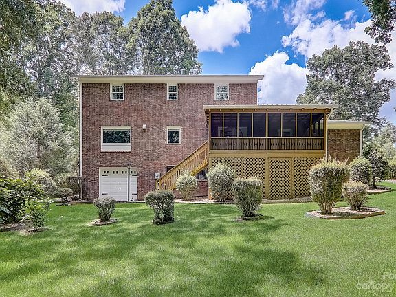 4th image of 172 Haywood Knolls Dr