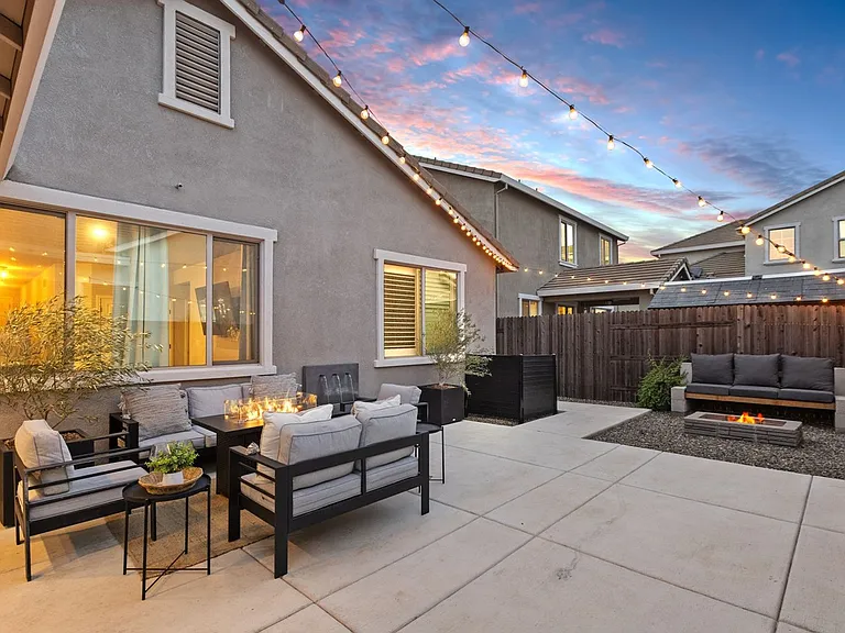 800 Daggerwing Ct — Photo 46