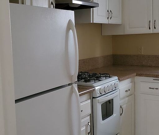 5th image of 22027 S Vermont Ave APT 4