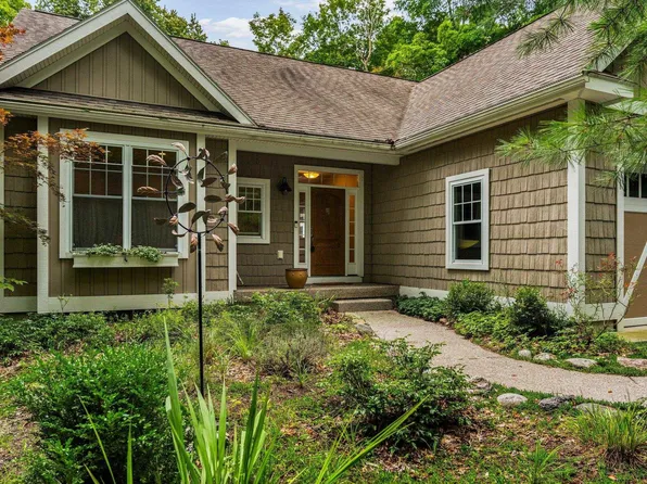 2617 W Hidden Birch Dr, Maple City, MI 49664