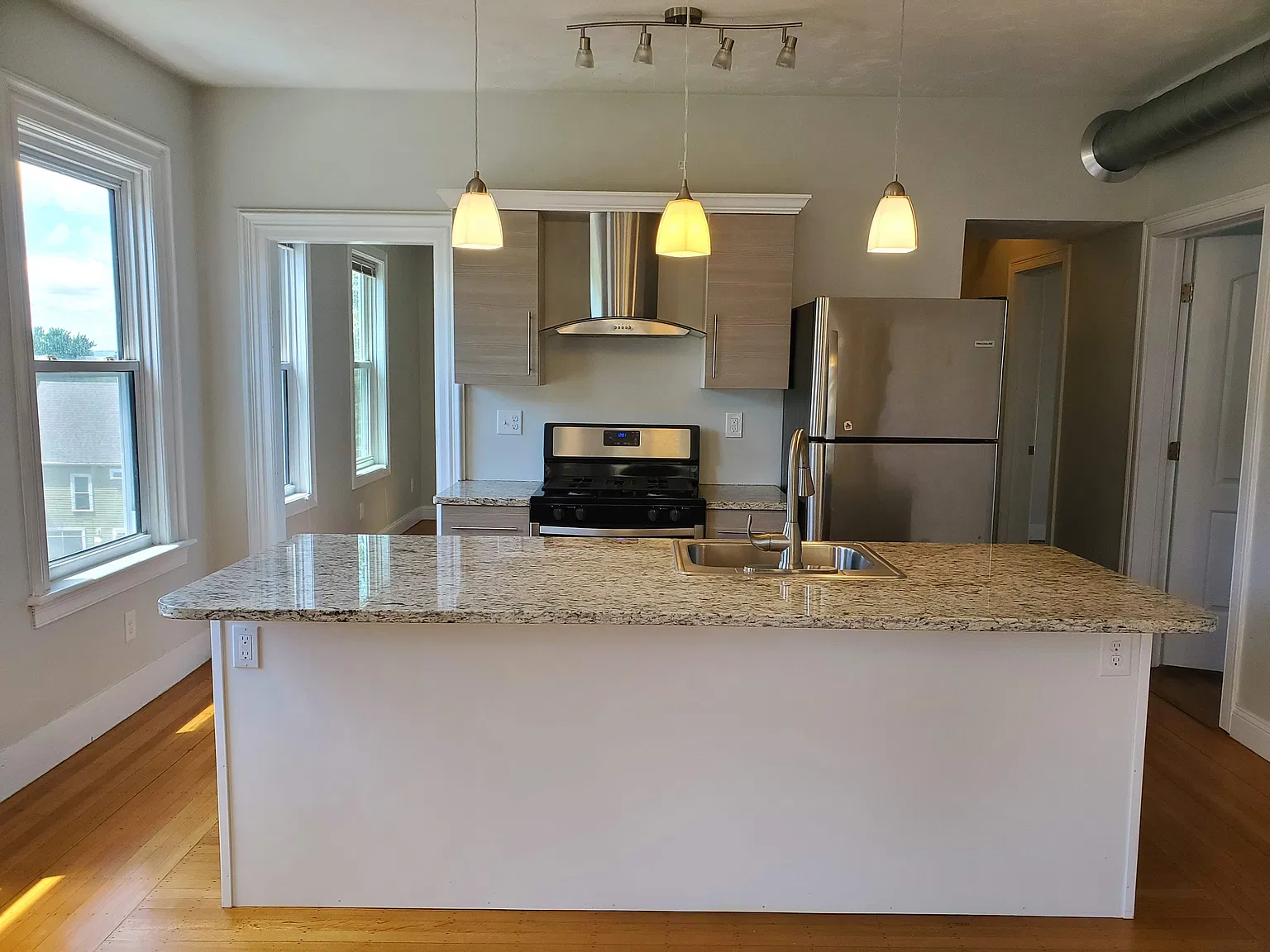7 bed, $1,400 — Photo 3