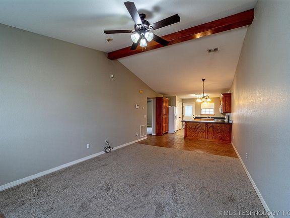 2nd image of 606 E Delaware Ave