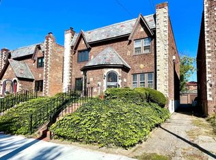 2839 202nd St, Bayside, NY 11360