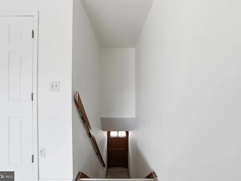 1242 Liberte Ct — Photo 16
