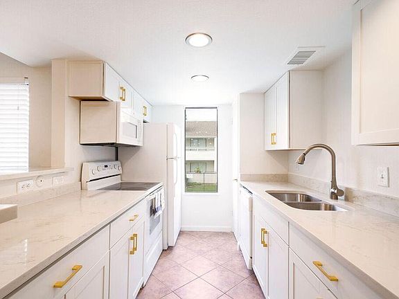 5th image of 7431 Holly Hill Dr #27